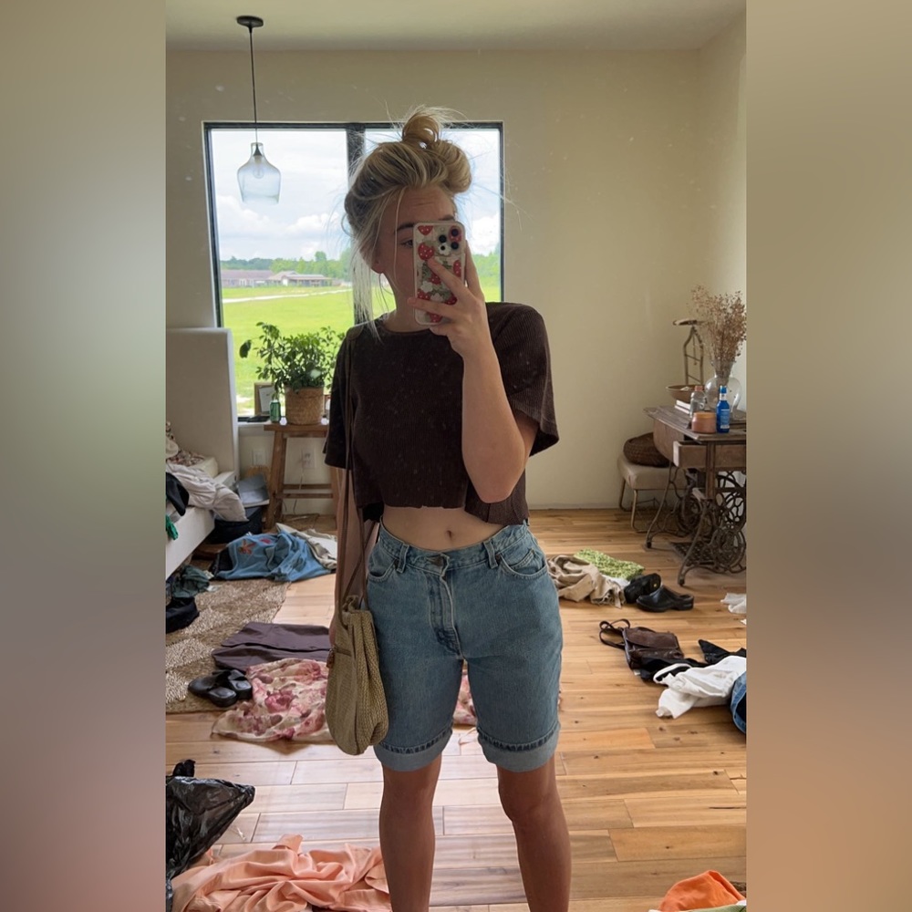 Brown cropped shirt